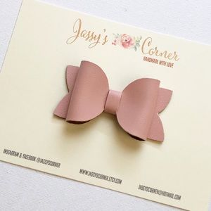 Faux leather hairbows • kids accessories • kids hairbows • hairbows • bows